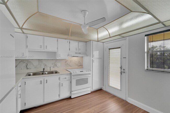 Building Photo - 6101 N Falls Cir Dr