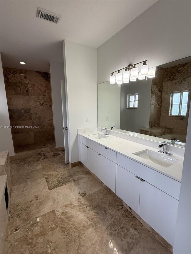 Building Photo - 4157 NE 14th St