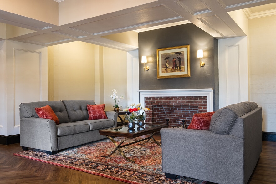 Building Photo - 550 Belmont St