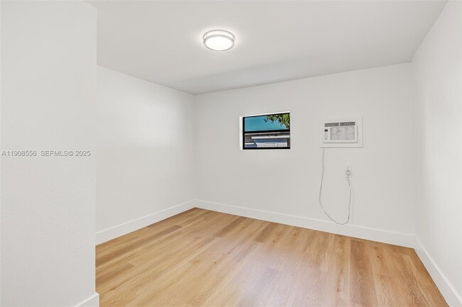 Building Photo - 1610 NW 33rd Ave