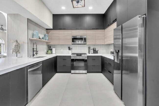 Building Photo - 2609 Center Ave