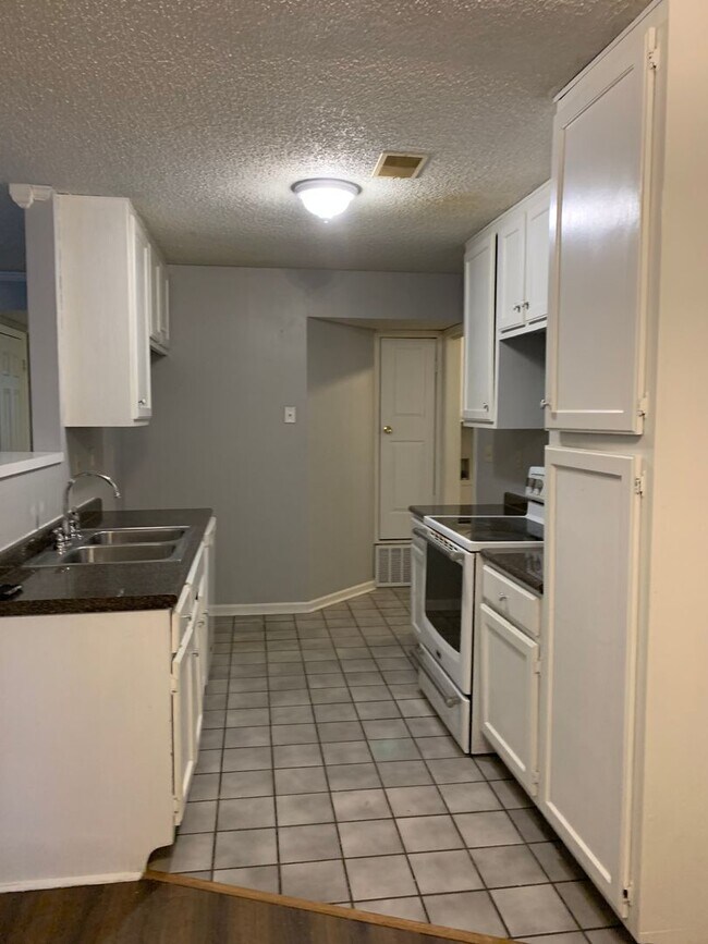 Building Photo - 3bed/2bath home in Valley View School District!