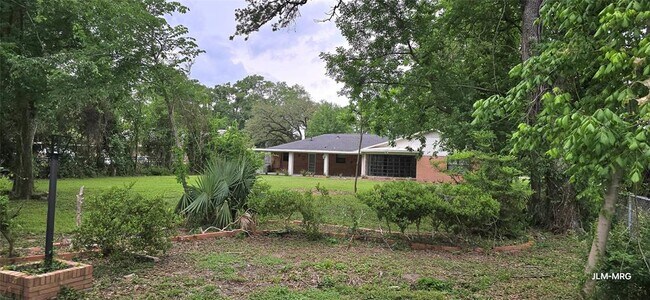 Building Photo - 609 Del Norte St