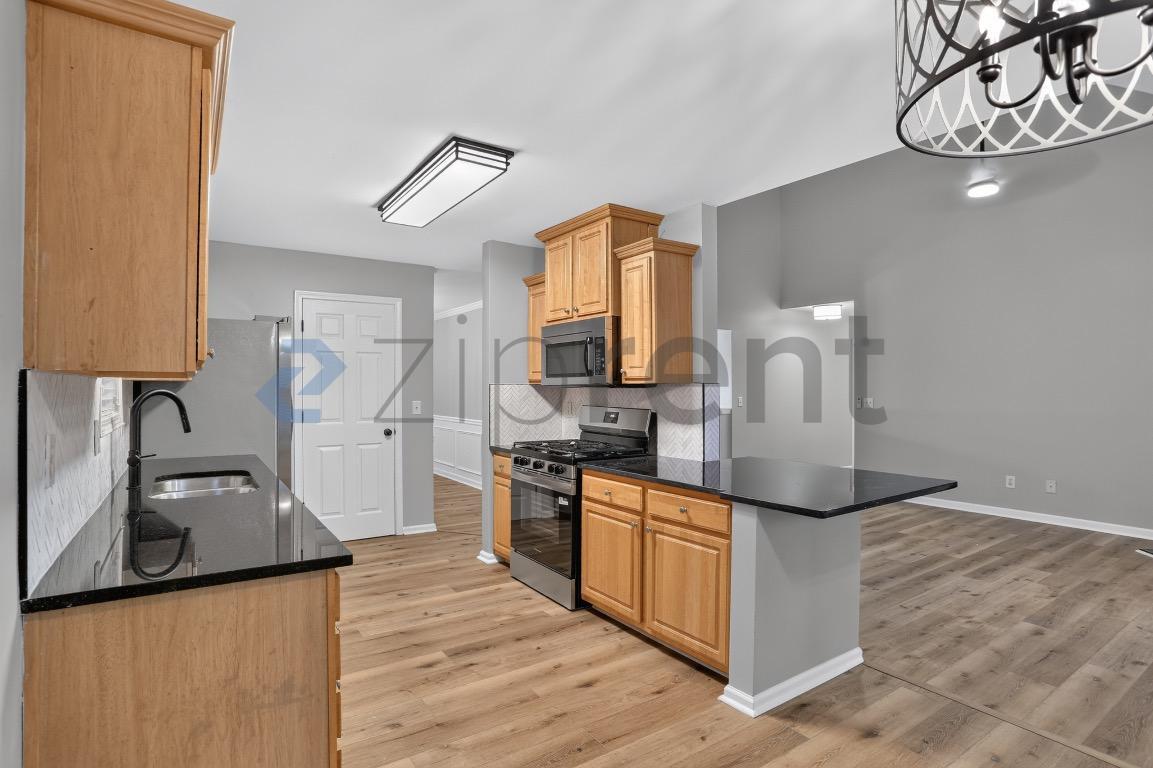 Building Photo - Unit