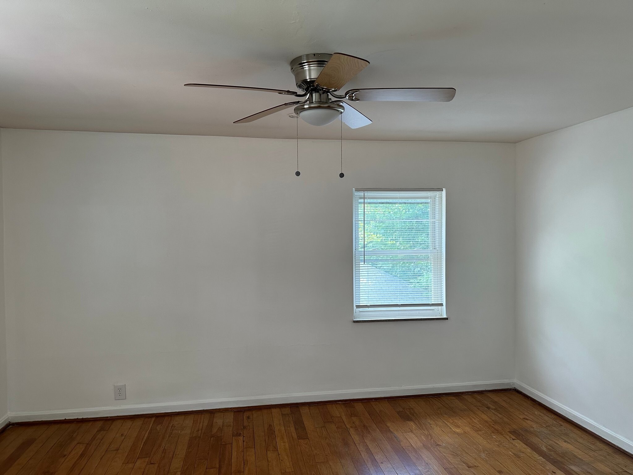Building Photo - 1660 Llanfair Ave
