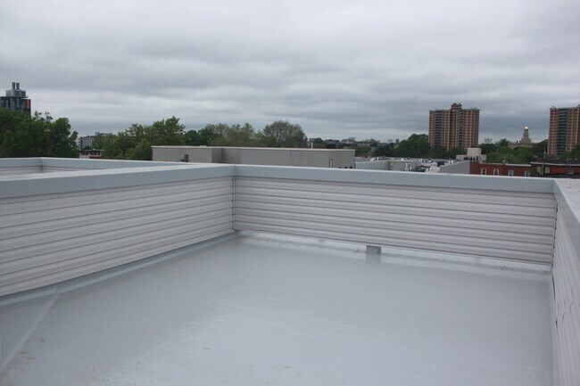 Building Photo - 409 Budd St