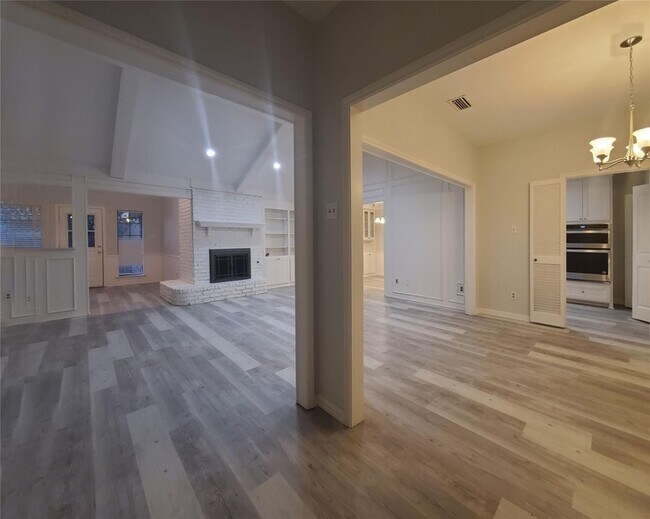 Building Photo - 1616 Scottsdale Dr