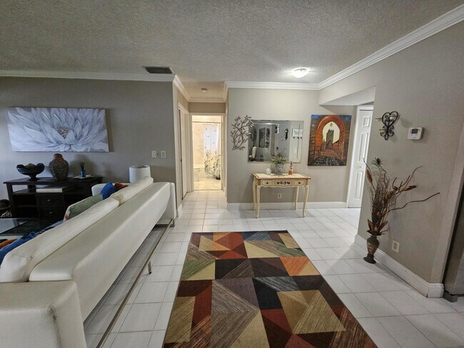 Building Photo - 2738 Carambola Cir S