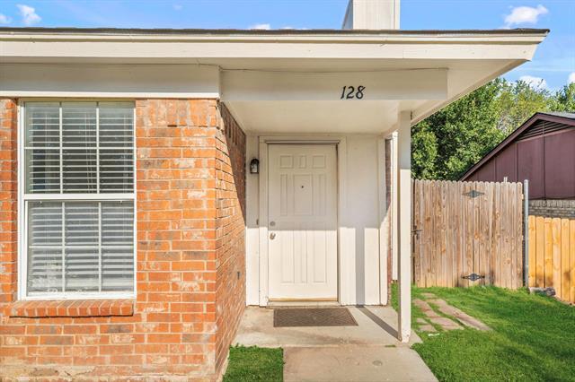 Building Photo - 128 Oakwood Ln