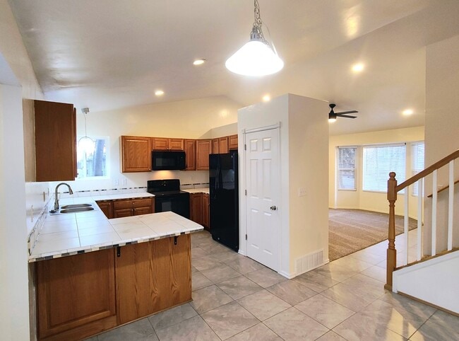 Building Photo - Updated 4 Bd 3 Ba Home in Sandy