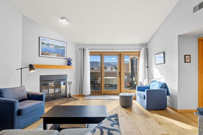 Building Photo - Flatiron View Retreat with Vaulted Ceilings & Private Balcony