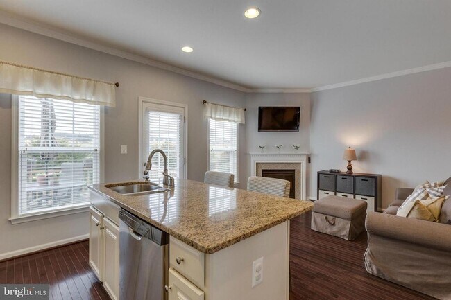 Building Photo - Charming 3BR Townhome in Aldie