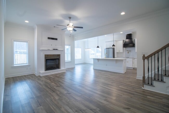 Building Photo - 83 Ivy Lp