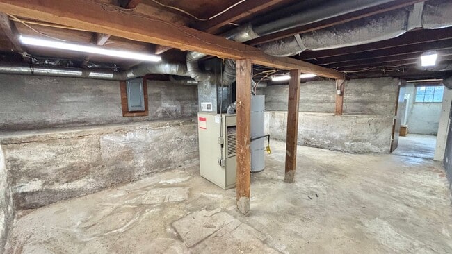 Building Photo - Character-Rich 1912 Home in North Portland – Spacious 2 Bed / 1 Bath