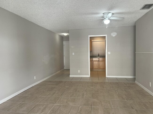 Building Photo - 10693 N Military Trl