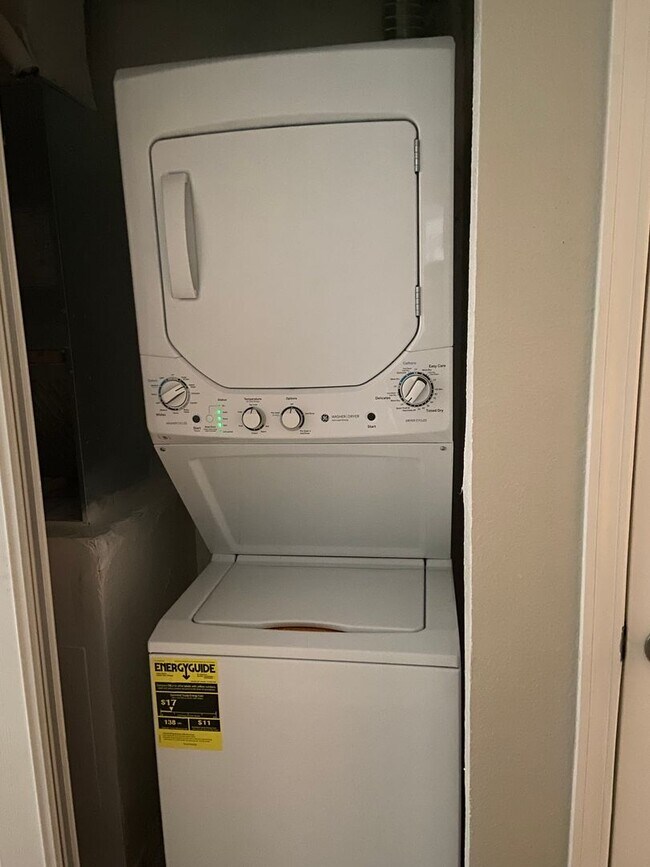 Building Photo - Freshly Updated 3 bedroom 2 bath at The Ma...