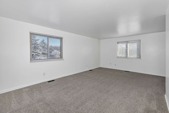 Building Photo - Newly Renovated