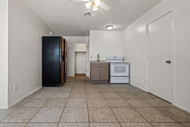 Building Photo - 576 N San Marcos Dr