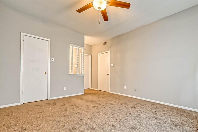 Building Photo - 9009 Richmond Ave.