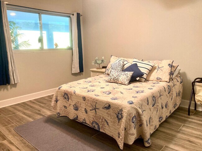 Building Photo - Completely remodeled waterfront condo!