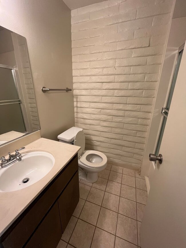 Building Photo - 3-Bedroom, 2-Bath Home in North Davis near Park and Greenbelt-$500 Off 1st Month's Rent