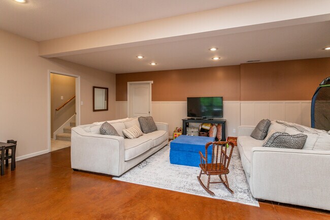 Building Photo - 613 Adens Woods Ct