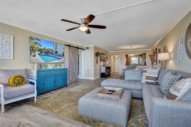 Building Photo - 3051 NE 48th St