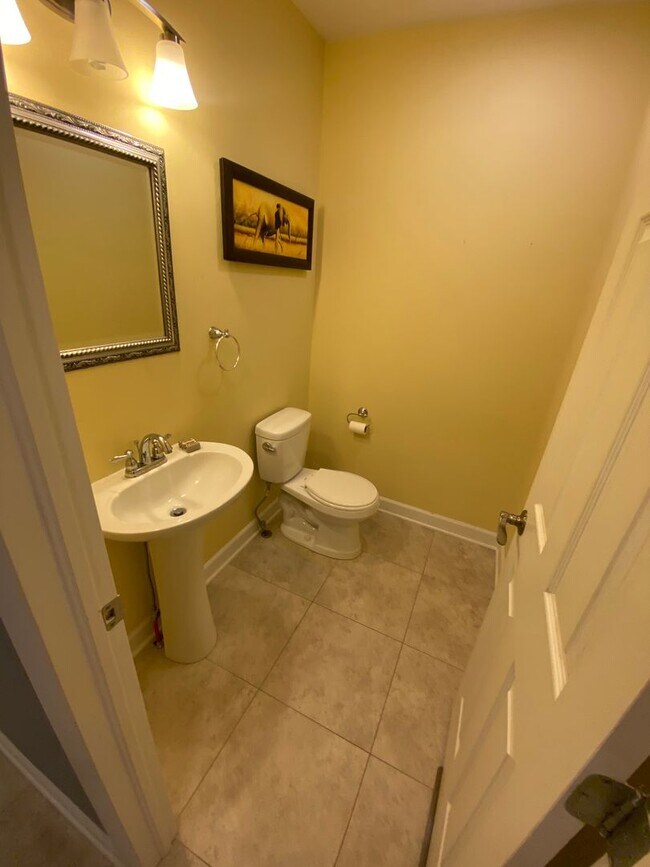 Building Photo - 4 Bedroom - Upper Arlington