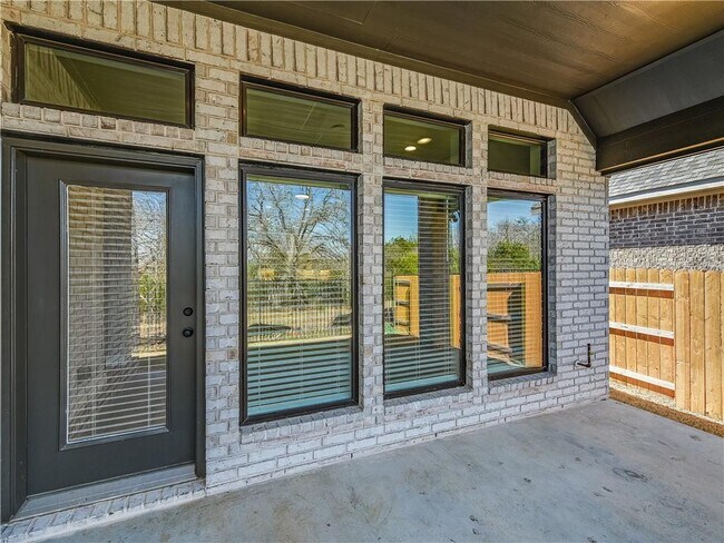 Building Photo - 2621 Franciscana Way