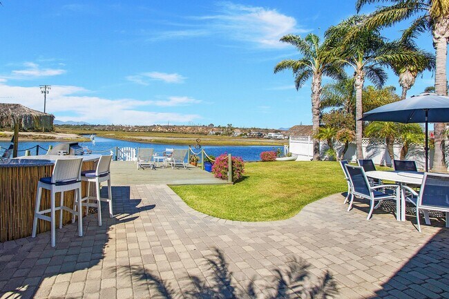 Building Photo - 218 Highland St