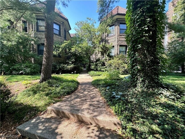 Building Photo - Charming 1-Bedroom Property in Prime Location