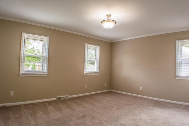 Building Photo - 321 Oak Arbor Ln