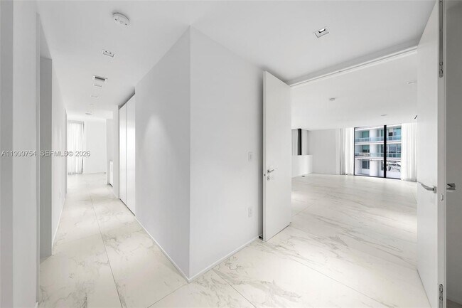 Building Photo - 1000 Biscayne Blvd