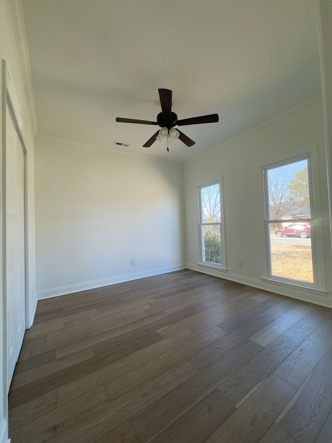 Building Photo - Charming Renovated 3BR/2BA | Cul-de-Sac | Move-In Ready