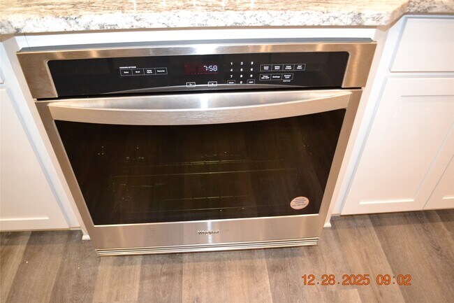 Building Photo - 1613 Sunbend Ln