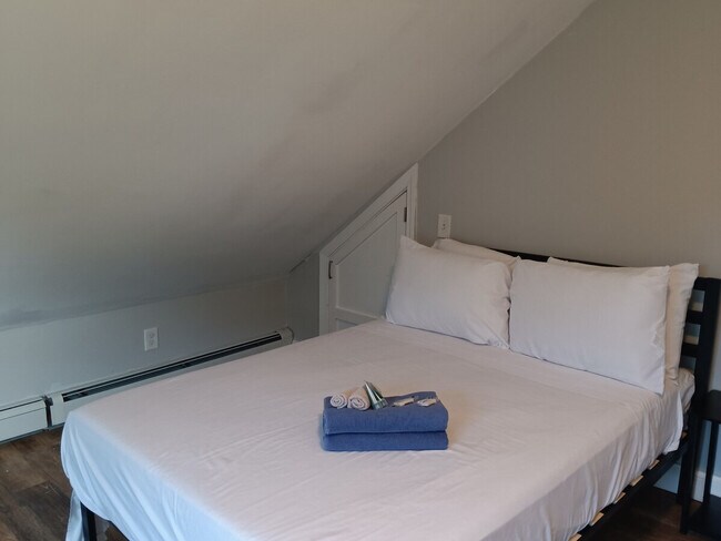 Building Photo - 20 Hawkins St