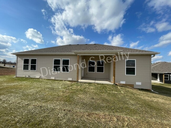 Building Photo - 4 Bedroom Home Available Early February - Great Neighborhood & Ozark Schools!
