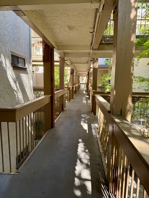 Building Photo - 1422 S Villa Way