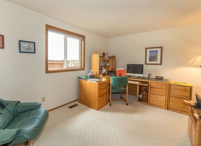 Building Photo - We have the wonderful 3 bed/2 bath you’ve been waiting for!