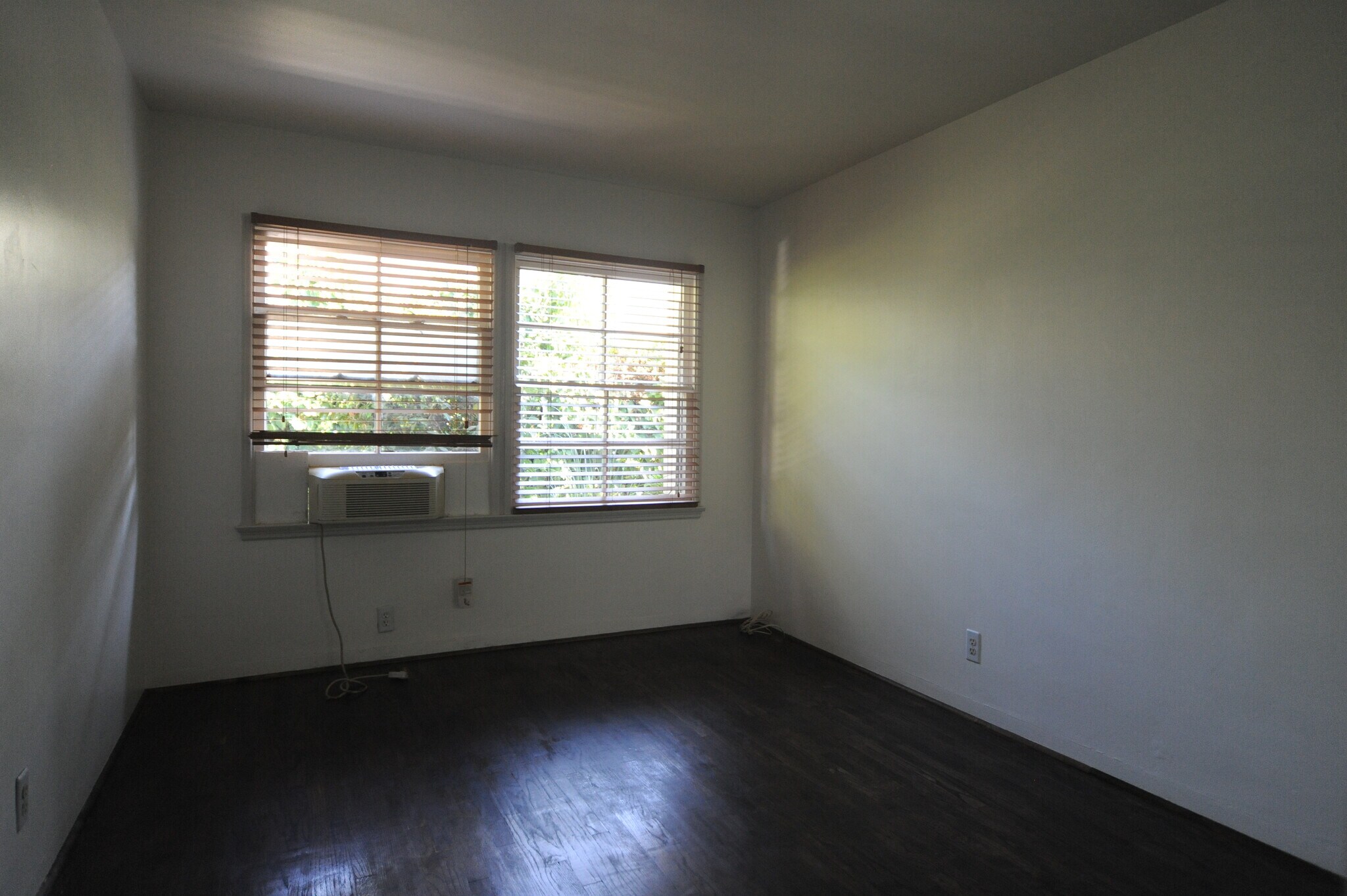 Building Photo - 5622 Hazeltine Ave