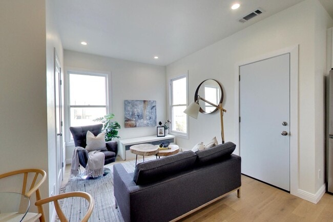 Building Photo - 1262 Vallejo St