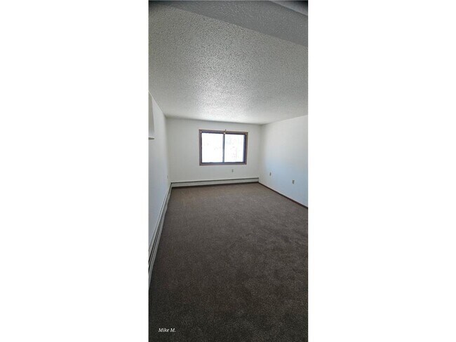 Building Photo - 16 Green River Rd