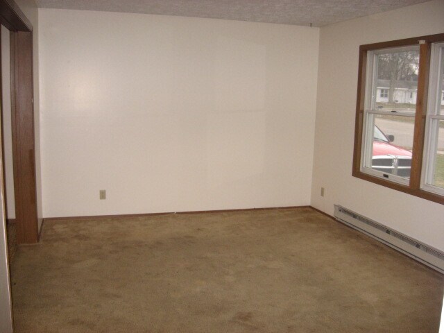 Building Photo - 208 S Spring St
