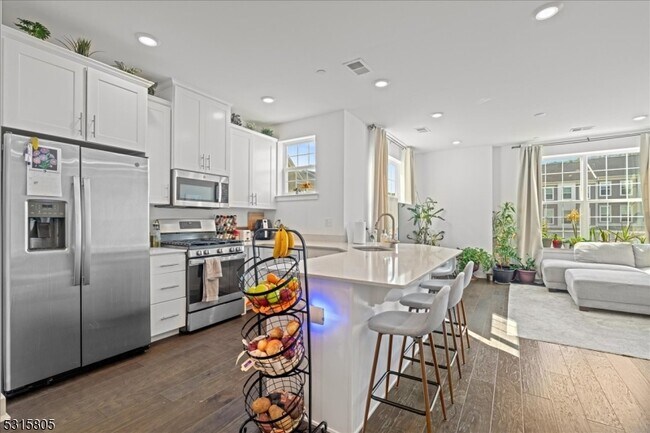 Building Photo - 33 Veterans Wy