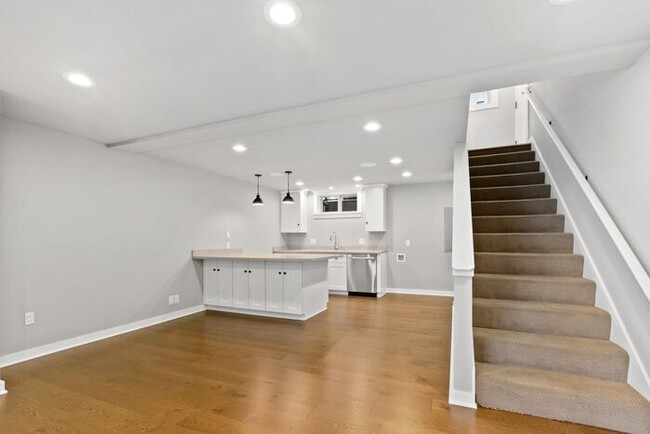Building Photo - Gorgeous West Seattle Mid-Century Modern w...