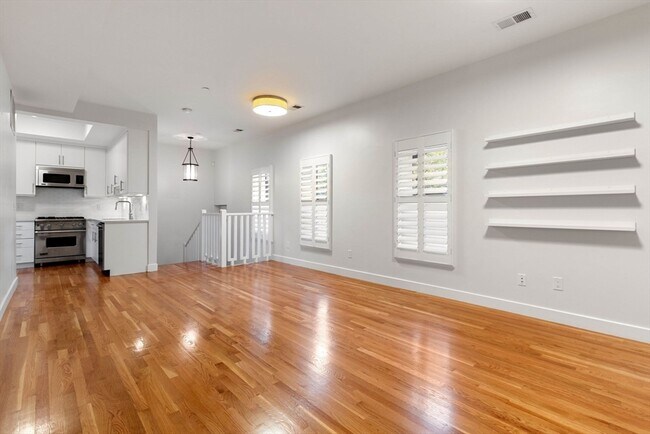 Primary Photo - 242 Shawmut Ave