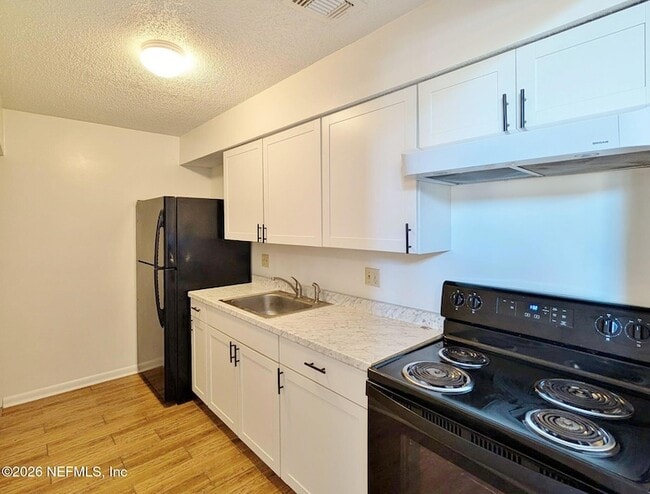 Building Photo - 2530 Whispering Woods Blvd