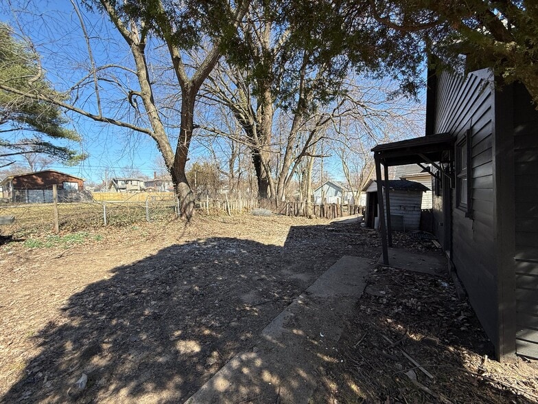 Building Photo - 400 Aspenwald Ave
