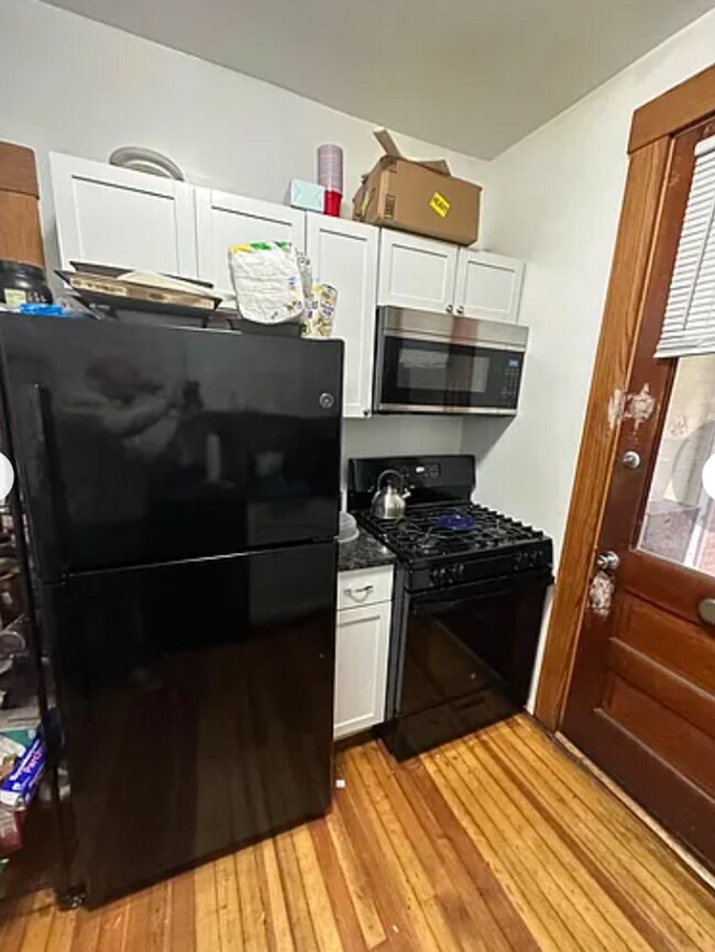 Building Photo - 4 Bedroom House Available Next to UC Campus