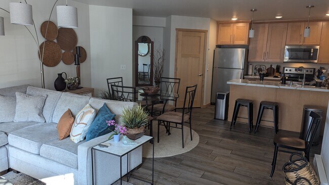 Building Photo - The Residences @ 1027